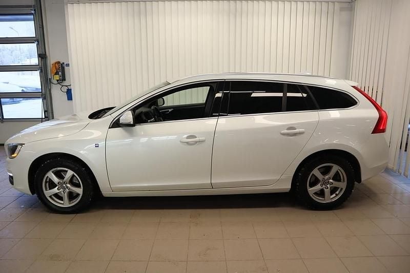 Käytetty Volvo V60 Business Edition 181 HP (133 kW) 2014 Valkoinen Farmari