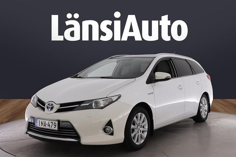 Valkoinen Käytetty 2014 Toyota Auris Touring Sports Premium Farmari | 13 680 € (Perustarjous) - Kuva 1/1