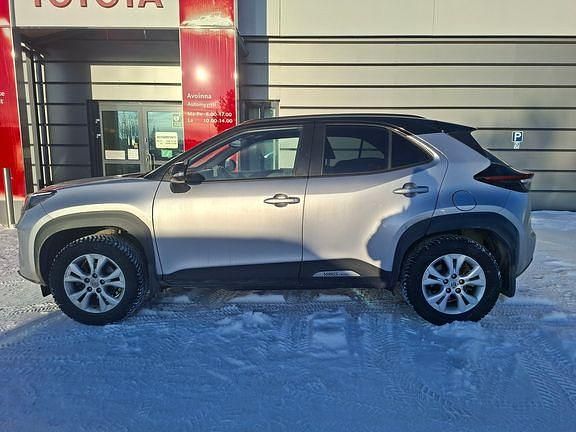 Käytetty Toyota Yaris Cross 116 HP (85 kW) 2023 Hopea Katumaasturi