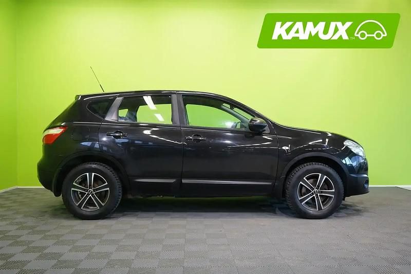 Käytetty Nissan Qashqai Acenta 117 HP (86 kW) 2013 Musta Katumaasturi