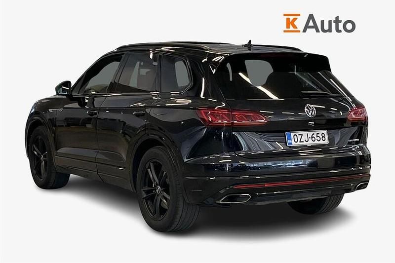 Käytetty VW Touareg R 340 HP (250 kW) 2020 Musta Katumaasturi