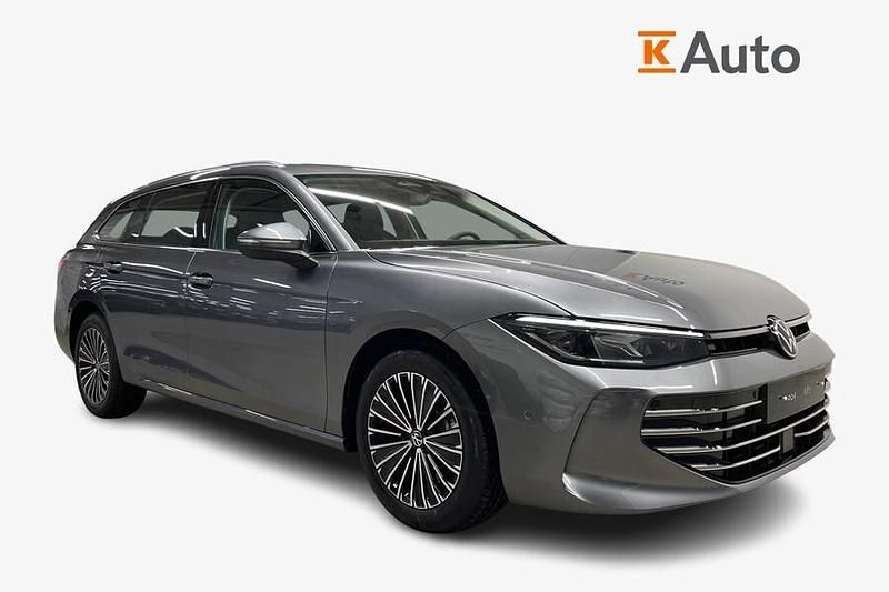 Käytetty VW Passat Business 272 HP (200 kW) 2025 Harmaa Farmari