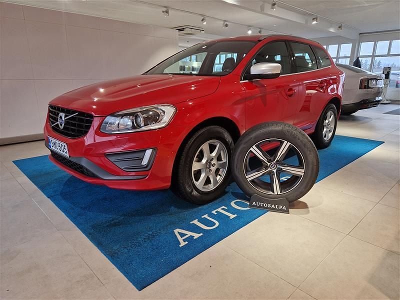 Käytetty Volvo XC60 R-Design 190 HP (139 kW) 2017 Punainen Katumaasturi