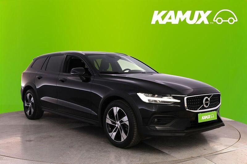 Musta Käytetty 2022 Volvo V60 CC Business Edition Farmari | 37 900 € (Perustarjous) - Kuva 1/3