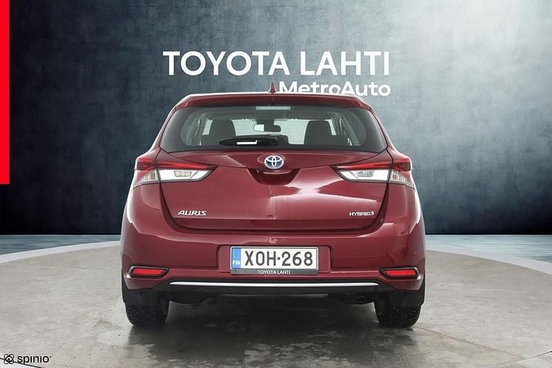 Käytetty Toyota Auris Hybrid Active 99 HP (72 kW) 2018 Viistoperä