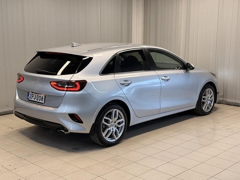 Käytetty Kia Ceed Premium 140 HP (102 kW) 2024 Harmaa Viistoperä