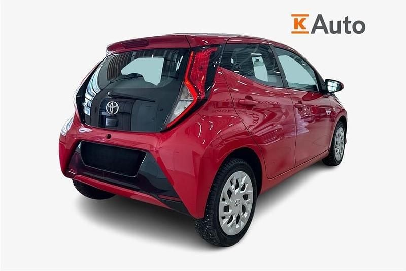 Käytetty Toyota Aygo X-play 72 HP (52 kW) 2020 Punainen Viistoperä