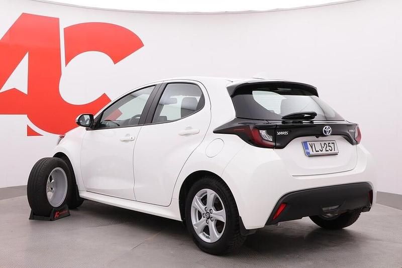 Käytetty Toyota Yaris Hybrid Active 116 HP (85 kW) 2022 Viistoperä