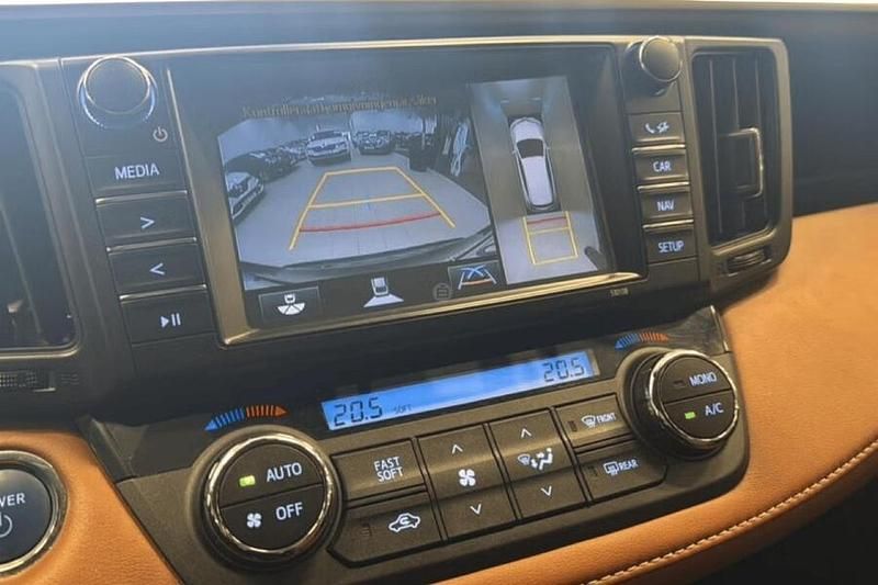 Käytetty Toyota RAV4 Hybrid Premium 155 HP (114 kW) 2018 Katumaasturi