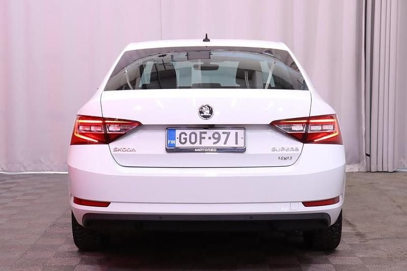 Käytetty Skoda Superb Style 190 HP (139 kW) 2016 Sedan
