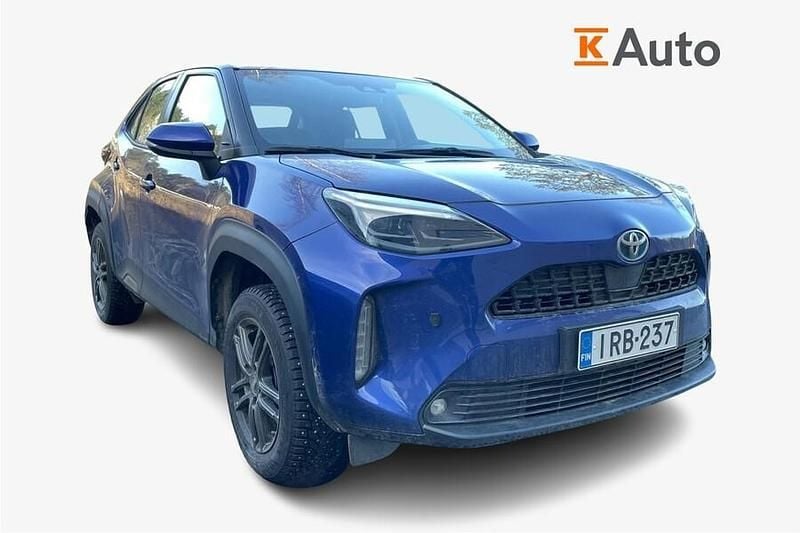Käytetty Toyota Yaris Cross Active 116 HP (85 kW) 2023 Sininen Katumaasturi