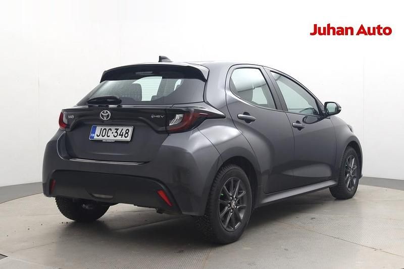 Käytetty Toyota Yaris Hybrid 116 HP (85 kW) 2025 Harmaa Viistoperä