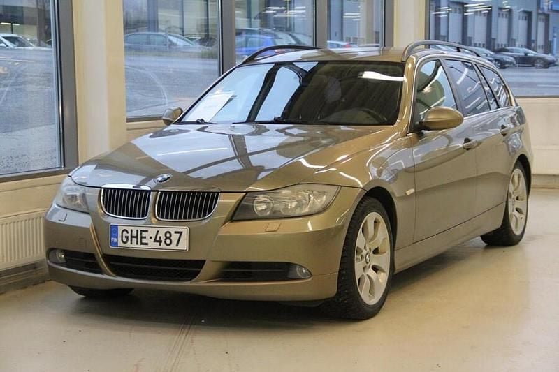 Ruskea Käytetty 2006 BMW 325 Farmari | 6 990 € - Kuva 1/4