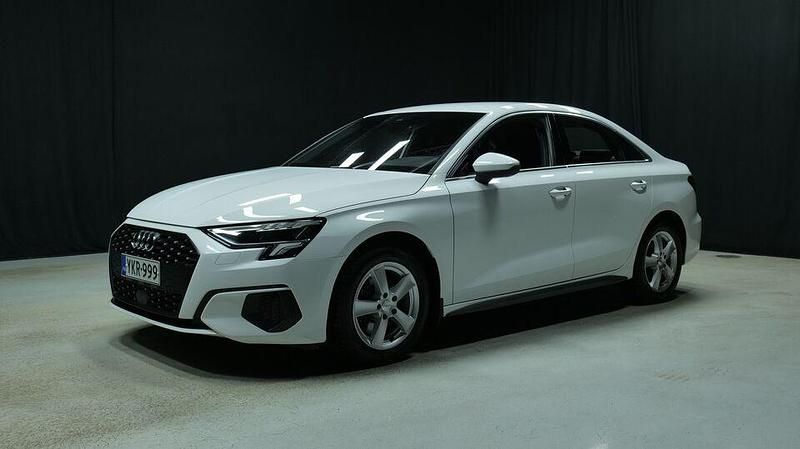 Valkoinen Käytetty 2021 Audi A3 Business Sedan | 23 500 € (Hieman kallis) - Kuva 1/3