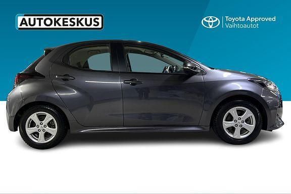 Käytetty Toyota Yaris Active 114 HP (83 kW) 2022 Harmaa Viistoperä