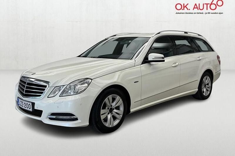 Valkoinen Käytetty 2012 Mercedes E220 Business Farmari | 13 850 € (Perustarjous) - Kuva 1/4