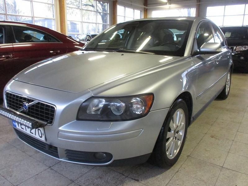 Käytetty Volvo S40 Momentum 140 HP (102 kW) 2006 Harmaa Sedan
