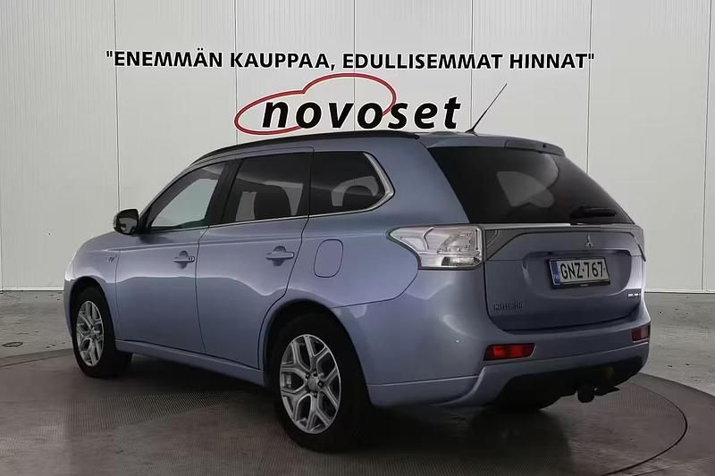 Käytetty Mitsubishi Outlander P-HEV Instyle 121 HP (88 kW) 2013 Sininen Farmari