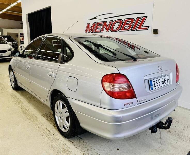 Käytetty Toyota Avensis Terra 110 HP (80 kW) 2002 Viistoperä
