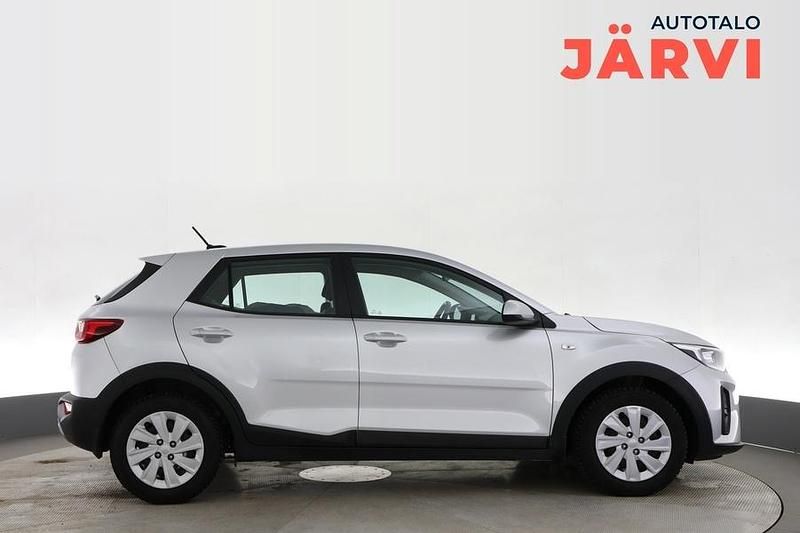 Käytetty Kia Stonic LX 101 HP (74 kW) 2023 Hopea Katumaasturi