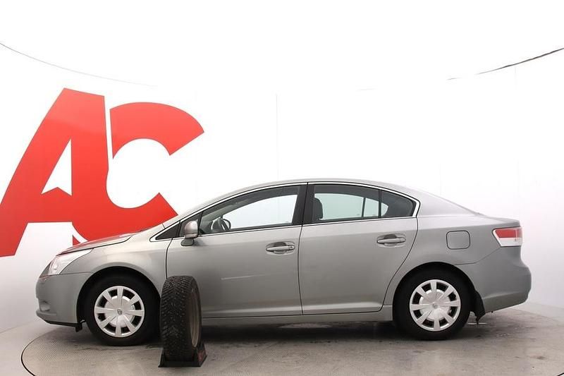 Käytetty Toyota Avensis Sol 147 HP (108 kW) 2010 Harmaa Sedan