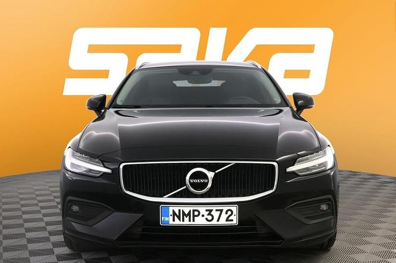 Käytetty Volvo V60 Momentum 190 HP (139 kW) 2019 Farmari