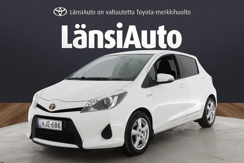 Käytetty Toyota Yaris Hybrid Active 75 HP (55 kW) 2013 Viistoperä
