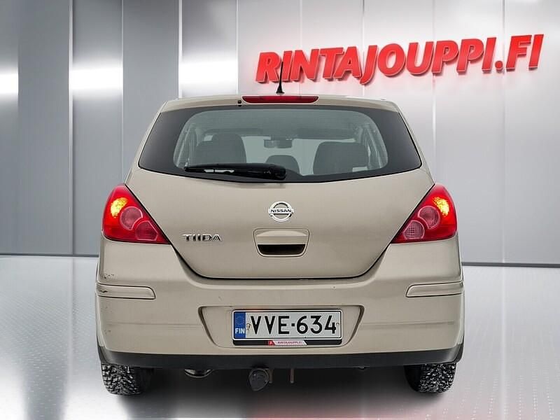Käytetty Nissan Tiida Acenta 110 HP (80 kW) 2010 Punainen Viistoperä