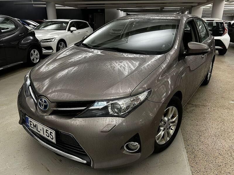 Käytetty 2013 Toyota Auris Hybrid Comfort Viistoperä | 13 800 € (Perustarjous) - Kuva 1/1