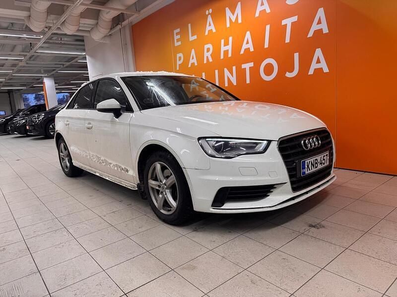 Käytetty Audi A3 Business 110 HP (80 kW) 2015 Sedan