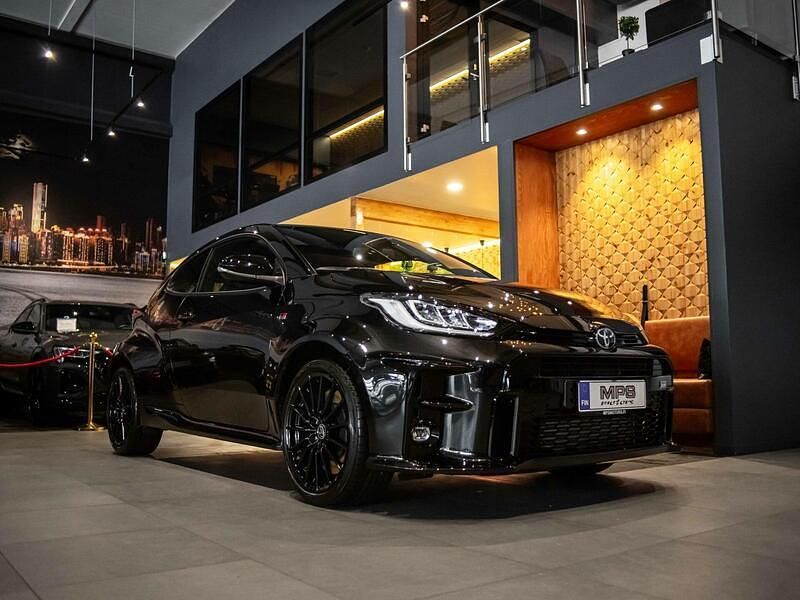 Musta Käytetty 2021 Toyota Yaris Viistoperä | 47 790 € - Kuva 1/4