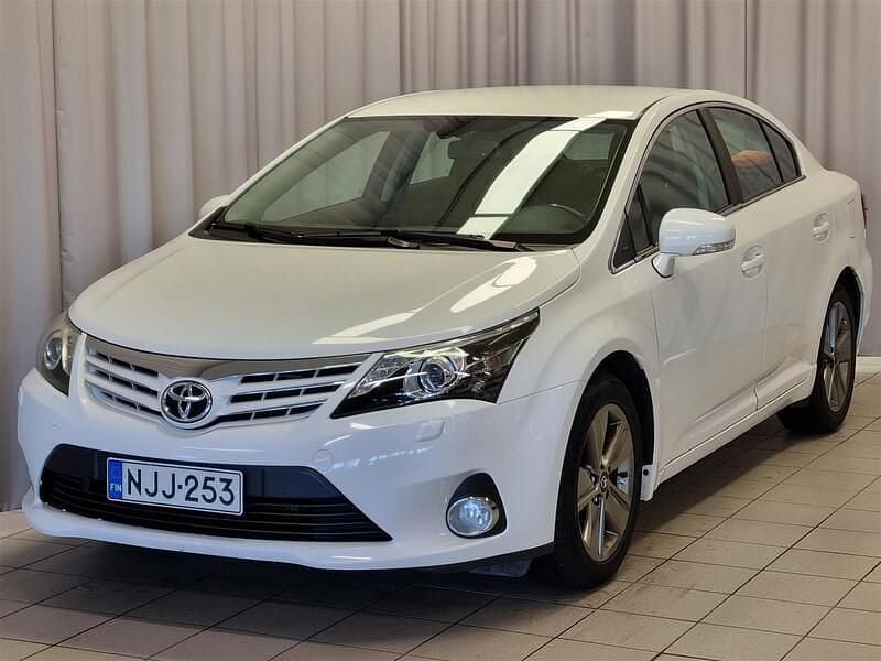 Valkoinen Käytetty 2014 Toyota Avensis Multidrive S Sedan | 13 900 € (Perustarjous) - Kuva 1/4