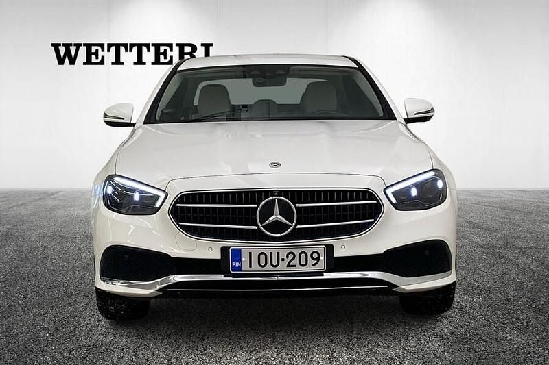 Käytetty Mercedes E300 Avantgarde 211 HP (155 kW) 2021 Valkoinen Sedan