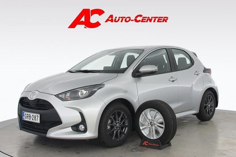 Hopea Käytetty 2025 Toyota Yaris Hybrid Viistoperä | 24 990 € (Hyvä tarjous) - Kuva 1/4