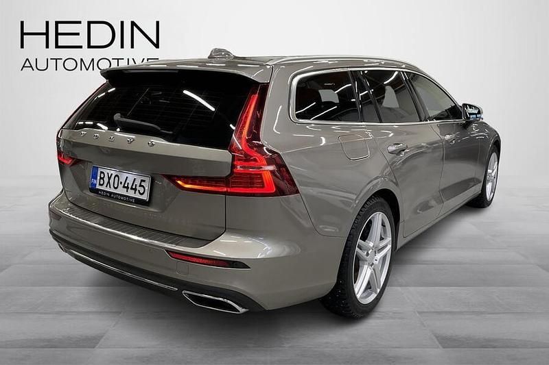 Käytetty Volvo V60 Business Edition 317 HP (233 kW) 2019 Harmaa Farmari