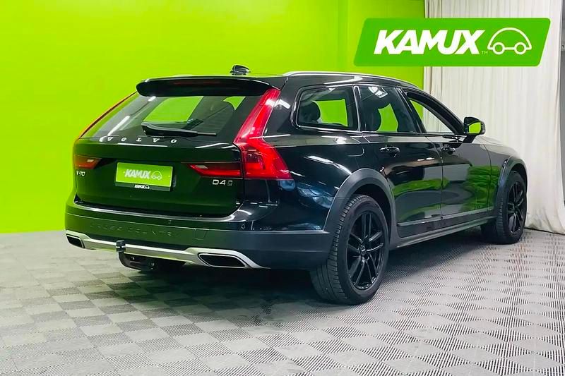Käytetty Volvo V90 CC 190 HP (139 kW) 2018 Musta Farmari