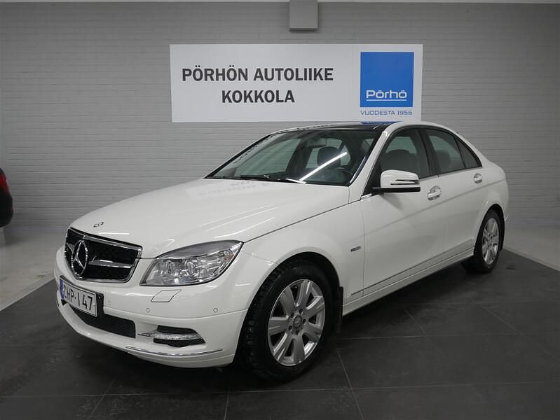 Valkoinen Käytetty 2010 Mercedes C180 Avantgarde Sedan | 12 900 € (Kallis) - Kuva 1/4