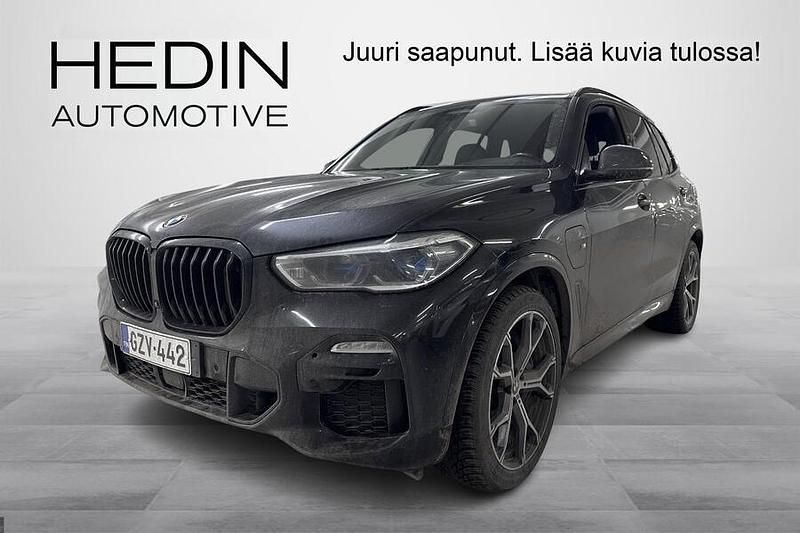 Musta Käytetty 2021 BMW X5 M Sport Katumaasturi | 56 900 € (Kallis) - Kuva 1/4