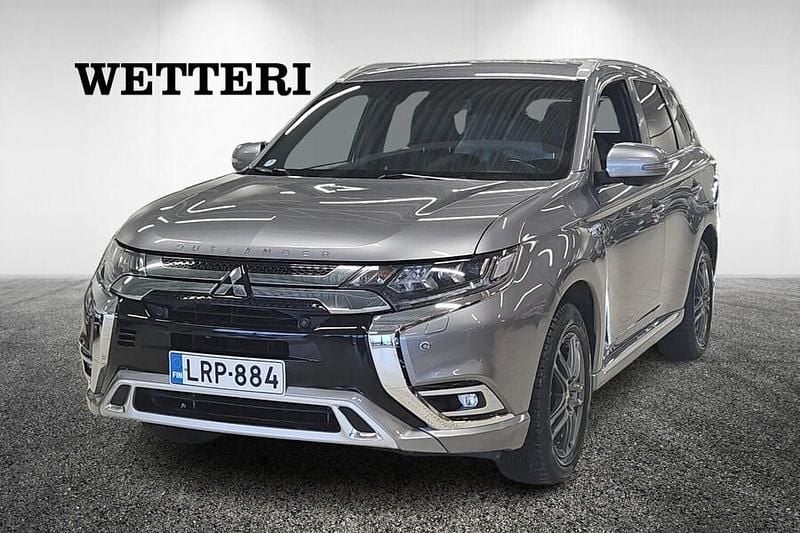 Käytetty Mitsubishi Outlander P-HEV Instyle 135 HP (99 kW) 2019 Katumaasturi