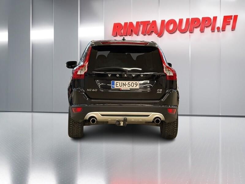 Käytetty Volvo XC60 R-Design 215 HP (158 kW) 2013 Katumaasturi