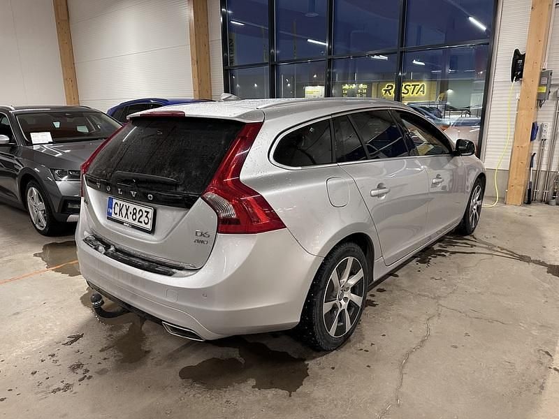 Käytetty Volvo V60 Summum 215 HP (158 kW) 2015 Farmari