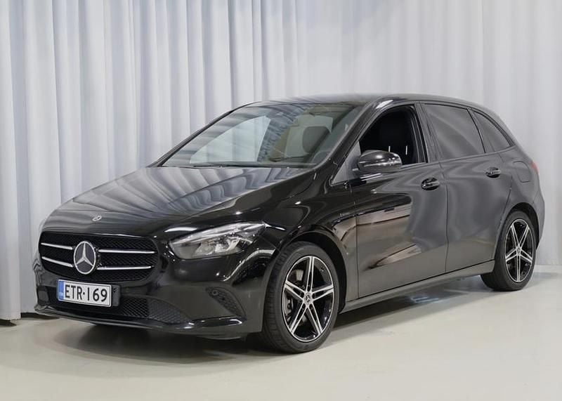 Musta Käytetty 2021 Mercedes B250e Advantage Tila-auto | 24 800 € - Kuva 1/4