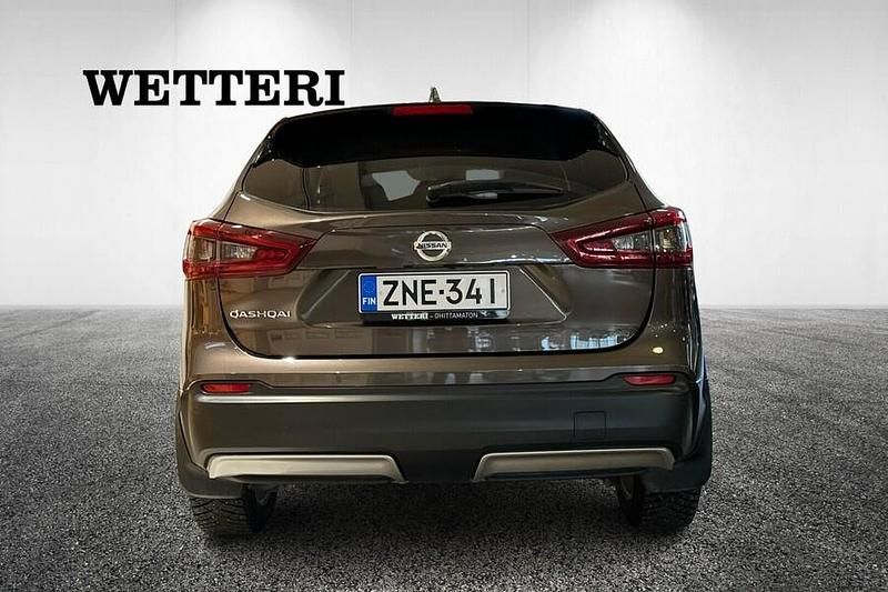 Käytetty Nissan Qashqai N-Connecta 159 HP (116 kW) 2020 Ruskea Katumaasturi