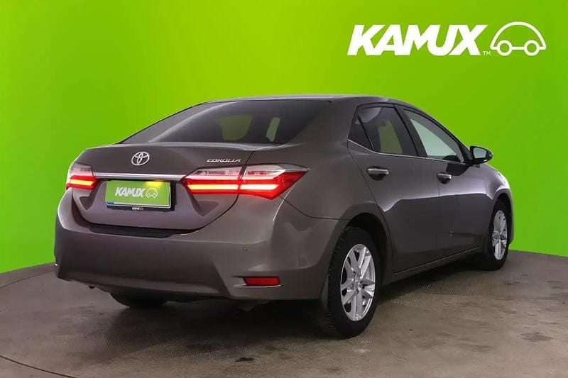 Käytetty Toyota Corolla Multidrive S 132 HP (97 kW) 2016 Hopea / harmaa Sedan
