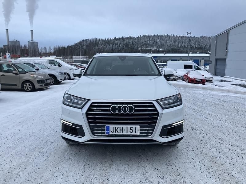 Käytetty Audi Q7 Business 258 HP (189 kW) 2017 Katumaasturi