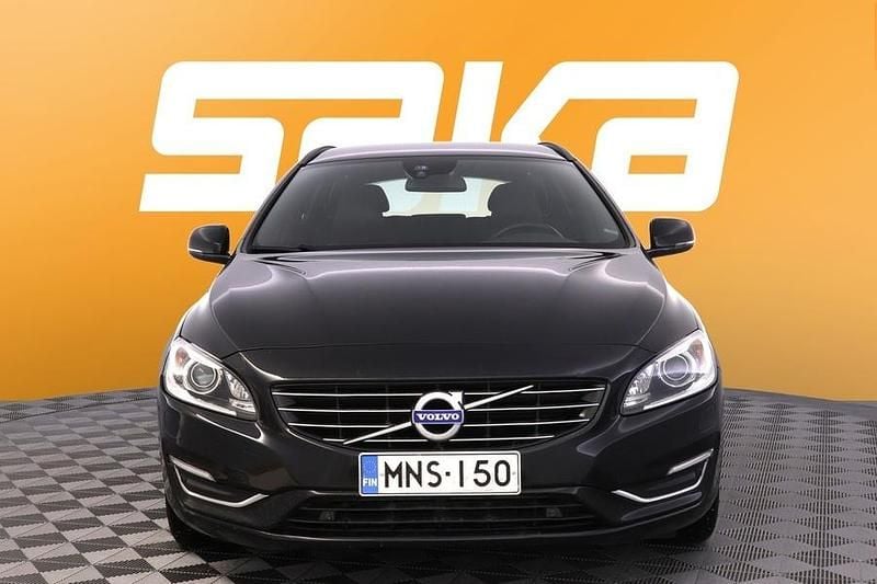 Käytetty Volvo V60 Momentum 215 HP (158 kW) 2015 Farmari