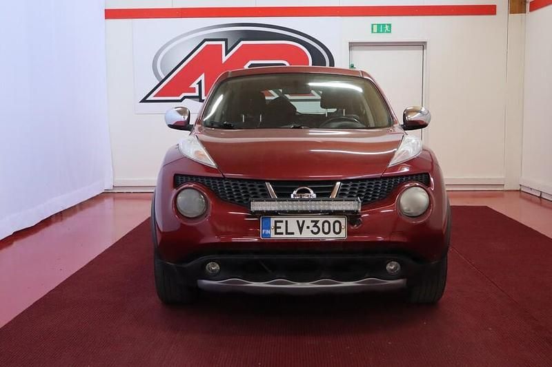 Käytetty Nissan Juke Acenta 159 HP (116 kW) 2011 Punainen Katumaasturi