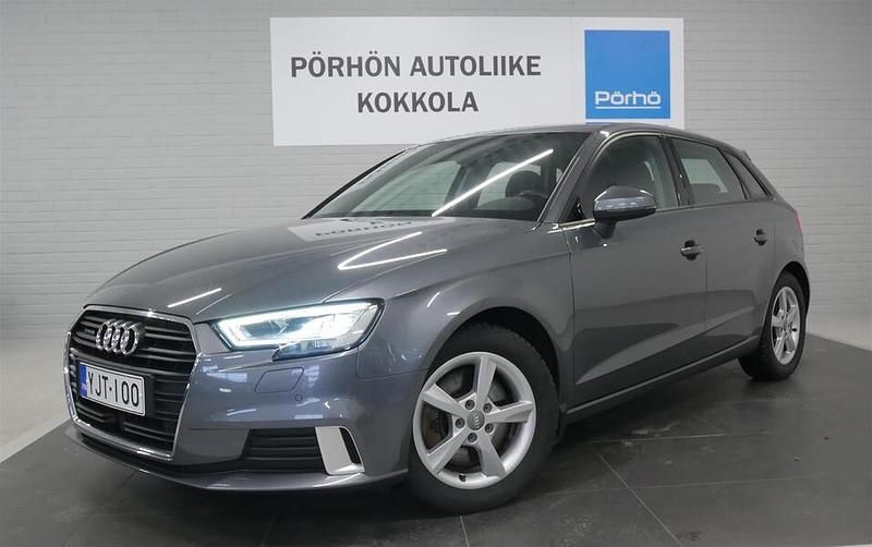 Käytetty Audi A3 Sportback Business 190 HP (139 kW) 2018 Harmaa Viistoperä