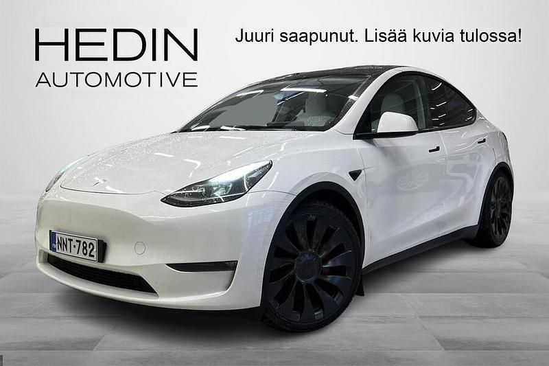 Käytetty 2024 Tesla Model Y Performance Katumaasturi | 45 900 € (Hieman kallis) - Kuva 1/4