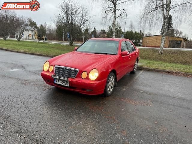 Käytetty 2001 Mercedes E200 Sedan | 1 400 € - Kuva 1/4